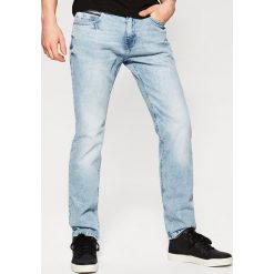 Jeansy regular fit - Niebieski. Niebieskie jeansy męskie regular marki House. Za 99,99 zł.