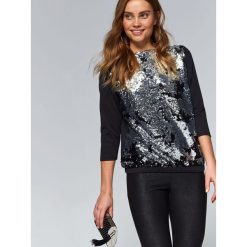 BLUZA Z DWUBARWNYMI CEKINAMI, Z ŁĄCZONYCH MATERIAŁÓW. Czarne bluzy damskie Top Secret, na zimę, z aplikacjami, z materiału, bez rękawów, bez kaptura. W wyprzedaży za 59,99 zł.