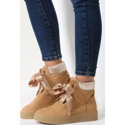 Camelowe Botki Brown Eyed Girl. Brązowe botki damskie vices, bez obcasa, na płaskiej podeszwie, bez zapięcia. Za 69,99 zł.