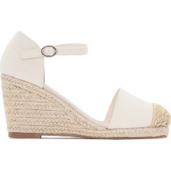 Czółenka: Espadryle na koturnie