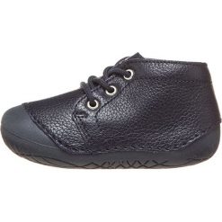 Skórzane buty w kolorze granatowym do nauki chodzenia. Niebieskie buciki niemowlęce Richter, ze skóry, na sznurówki. W wyprzedaży za 97,95 zł.