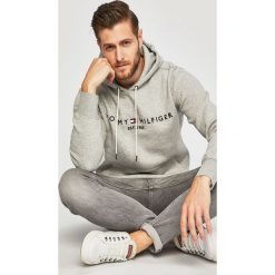 Tommy Hilfiger - Bluza. Niebieskie bluzy męskie TOMMY HILFIGER, s, z nadrukiem, z bawełny, z kapturem, bez rękawów, z kapturem. Za 449,90 zł.
