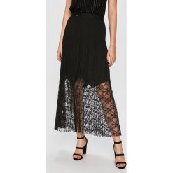 Guess Jeans - Spódnica. Czarne spódniczki damskie Guess Jeans, na co dzień, s, z aplikacjami, z elastanu, casualowe, maxi, rozkloszowane. W wyprzedaży za 319,90 zł.