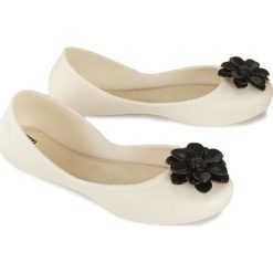 ZAXY 82850 START FLOWER FEM 51485 FF285068 off white, baleriny damskie. Białe baleriny damskie Zaxy, bez wzorów, bez obcasa. Za 139,90 zł.