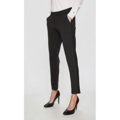 Scotch & Soda - Spodnie. Czarne spodnie damskie Scotch & Soda, s, z haftami, z elastanu, casualowe. W wyprzedaży za 219,90 zł.