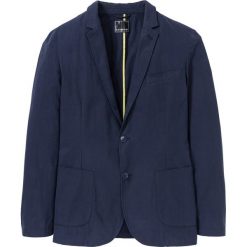 Marynarka w krótszym fasonie Slim Fit bonprix ciemnoniebieski. Niebieskie marynarki męskie bonprix, m, bez wzorów. Za 89,99 zł.