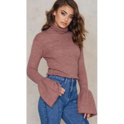 NA-KD Dzianinowy sweter z szerokim rękawem i golfem - Pink. Różowe swetry damskie NA-KD, bez wzorów, z elastanu, bez rękawów, bez kaptura. Za 121,95 zł.