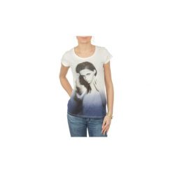 T-shirty z krótkim rękawem Lee Phtoto Tee Cloud Dancer 40IAUHA. Białe t-shirty damskie Lee, m. Za 99,00 zł.