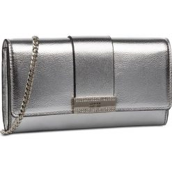Torebka GUESS - Highlight (MG) Evening Bags HWMG74 13710 SIL. Szare torebki klasyczne damskie Guess, z aplikacjami, ze skóry ekologicznej, wizytowe, bez dodatków. Za 399,00 zł.