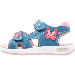 Superfit EMILY Sandały denim. Niebieskie sandały chłopięce marki Superfit, z denimu, z otwartym noskiem. W wyprzedaży za 209,30 zł.