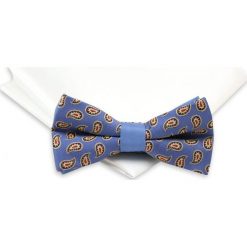 Niebieska Mucha w Drobny Prążek, Paisley + Biała Poszetka - Chattier, Męska MUCH0136. Niebieskie muszki męskie Chattier, na imprezę, w paski, eleganckie. Za 44,00 zł.