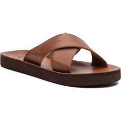 Klapki MARC O'POLO - 903 23691002 100 Cognac 720. Pomarańczowe klapki męskie Marc O'Polo, bez wzorów, ze skóry. W wyprzedaży za 149,00 zł.