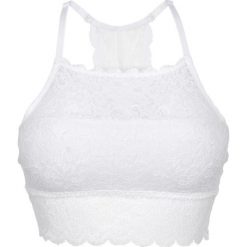 Biustonosz bustier bonprix biały. Białe biustonosze bardotka bonprix, w koronkowe wzory, z koronki. Za 59,99 zł.