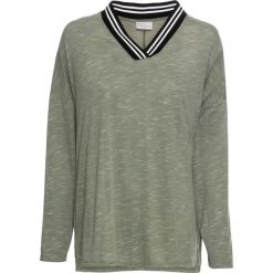 Shirt z kontrastowym dekoltem bonprix oliwkowy melanż. Zielone koszulki damskie bonprix, bez wzorów, z dekoltem w serek. Za 32,99 zł.