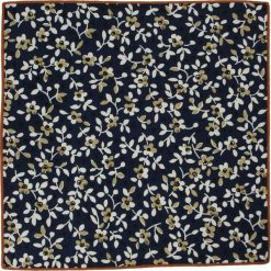 Granatowa Elegancka Poszetka w Kwiaty, Listki -ALTIES- Męska, Motyw Kwiatowy POSZALTTANIA0250. Niebieskie poszetki męskie Alties, w kwiaty, z materiału, eleganckie. Za 16,90 zł.