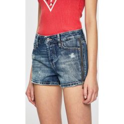 Guess Jeans - Szorty. Niebieskie szorty damskie Guess Jeans, l, z aplikacjami, z bawełny, casualowe. W wyprzedaży za 239,90 zł.