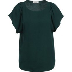 Bluzki asymetryczne: Modström CHRIS Bluzka bottle green