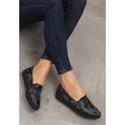 Czarne Slip On Ronny. Czarne trampki i tenisówki damskie Born2be, moro, z jeansu, przed kostkę, bez zapięcia. Za 44,99 zł.
