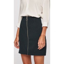 Vero Moda - Spódnica. Czarne spódniczki damskie Vero Moda, na co dzień, s, bez wzorów, z elastanu, casualowe, mini, proste. W wyprzedaży za 49,90 zł.