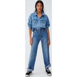 Kurtka jeansowa cropped. Niebieskie kurtki damskie Pull&Bear, bez wzorów, z jeansu, bez kaptura. Za 139,00 zł.