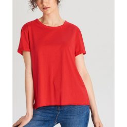 Koszulka basic - Czerwony. Czerwone koszulki damskie Cropp, s, bez wzorów, bez kołnierzyka. Za 24,99 zł.