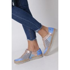 Niebieskie półbuty espadryle skórzane ażurowe sznurowane Maciejka 03339-06/00-5. Niebieskie półbuty damskie Maciejka, bez wzorów, bez obcasa. Za 259,99 zł.