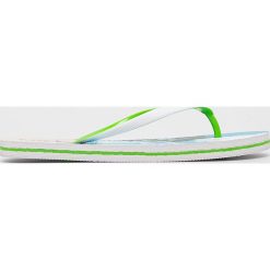 Blukids - Japonki dziecięce. Białe sandały dziewczęce Blukids, z materiału, bez zapięcia. Za 34,90 zł.