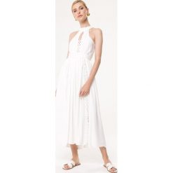 Biała Sukienka Excuse. Białe sukienki damskie Born2be, m, bez wzorów, eleganckie, bez kołnierzyka, bez rękawów, maxi, rozkloszowane. Za 259,99 zł.