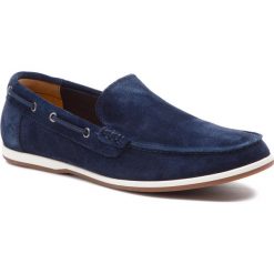 Mokasyny CLARKS - Morven Sun 261420737 Navy. Niebieskie mokasyny męskie Clarks, na co dzień, z aplikacjami, ze skóry, bez zapięcia. W wyprzedaży za 229,00 zł.