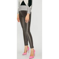Silvian Heach - Legginsy. Szare legginsy skórzane Silvian Heach, m. Za 279,90 zł.