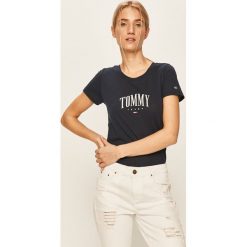 Tommy Jeans - T-shirt. Czarne bluzki damskie Tommy Jeans, s, z nadrukiem, z bawełny, z okrągłym kołnierzem, z krótkim rękawem. Za 139,90 zł.