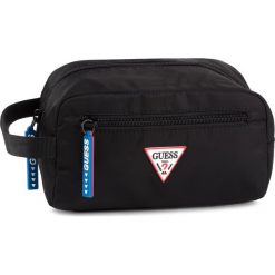 Kosmetyczka GUESS - Smart HM6737 POL93 BLA. Czarne kosmetyczki męskie Guess, z aplikacjami, z tkaniny. W wyprzedaży za 139,00 zł.