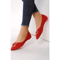 Czerwone Balerinki Courtliness. Czerwone baleriny damskie Multu, bez wzorów, bez obcasa. Za 29,99 zł.