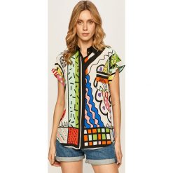 Desigual - Koszula. Bluzki damskie Desigual, na co dzień, s, bez wzorów, z wiskozy, klasyczne, z klasycznym kołnierzykiem, z krótkim rękawem. W wyprzedaży za 179,90 zł.