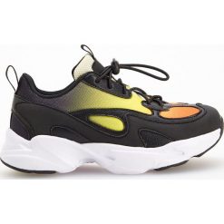 Sneakersy z łączonych materiałów -. Sneakersy męskie Reserved, bez zapięcia. Za 159,99 zł.