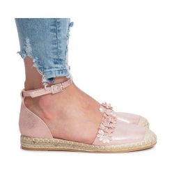 Różowe espadryle z kwiatkami Favara. Różowe espadryle damskie ButyModne, w kwiaty, bez obcasa. Za 67,50 zł.