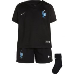 Nike Performance FFF FRANKREICH DRY SET Krótkie spodenki sportowe black/metallic silver. Czarne spodenki chłopięce Nike Performance, z materiału, sportowe. W wyprzedaży za 131,45 zł.
