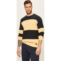 Jack & Jones - Sweter. Czerwone swetry męskie Jack & Jones, s, bez wzorów, z bawełny, z okrągłym kołnierzem, bez kaptura. W wyprzedaży za 119,90 zł.