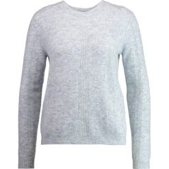 Sessun SEWEN Sweter light blue. Szare swetry klasyczne damskie marki Sessun, m, z elastanu. W wyprzedaży za 396,75 zł.