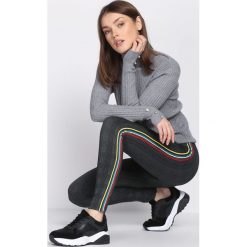 Szaro-Żółte Legginsy Let Me Live. Szare legginsy marki Born2be, uniwersalny, w kolorowe wzory. Za 39,99 zł.