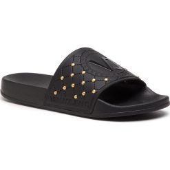 Klapki VERSACE JEANS - E0VTBSQ4 70963 899. Czarne klapki damskie Versace Jeans, bez wzorów, z jeansu, bez obcasa. W wyprzedaży za 219,00 zł.