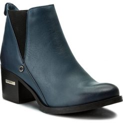 Botki CARINII - B3705 H49-000-POL-861. Niebieskie botki damskie skórzane Carinii. W wyprzedaży za 199,00 zł.