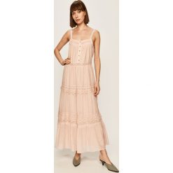 Pepe Jeans - Sukienka Mariana. Różowe sukienki damskie Pepe Jeans, na co dzień, s, z aplikacjami, z jedwabiu, casualowe, z okrągłym kołnierzem, z krótkim rękawem, krótkie, mini, proste. Za 439,90 zł.