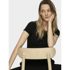 T-shirt damski TSD600 - głęboka czerń - Outhorn. Pomarańczowe koszulki damskie Outhorn, bez wzorów, bez kołnierzyka, bez rękawów. Za 29,99 zł.