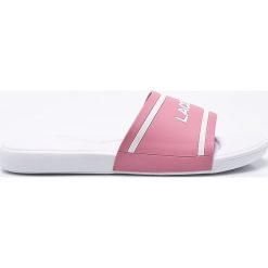Lacoste - Klapki. Różowe klapki damskie marki Lacoste, z gumy, na płaskiej podeszwie. W wyprzedaży za 149,90 zł.