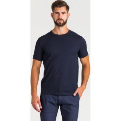 T-SHIRT Emporio Armani. Czarne t-shirty męskie Emporio Armani, m, z nadrukiem, z elastanu, z okrągłym kołnierzem. W wyprzedaży za 296,63 zł.
