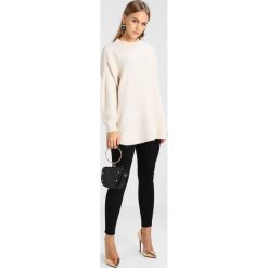 Swetry klasyczne damskie: Wallis Petite MACARONI CURVE HEM JUMPER Sweter cream