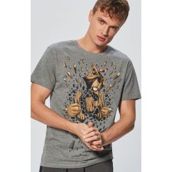 Koszulka z logo Jasny szary. Szare koszulki męskie marki Cropp, s, bez wzorów, bez kołnierzyka, bez rękawów. Za 39,99 zł.