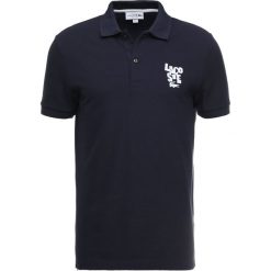 Lacoste Koszulka polo marine. Niebieskie koszulki męskie Lacoste, m, bez wzorów, z bawełny, marine, polo, bez rękawów. Za 459,00 zł.