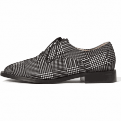 L37 półbuty damskie Super Cool 37 czarny. Czarne półbuty damskie L37, bez wzorów, z zamszu, bez obcasa, bez zapięcia. W wyprzedaży za 419,00 zł.